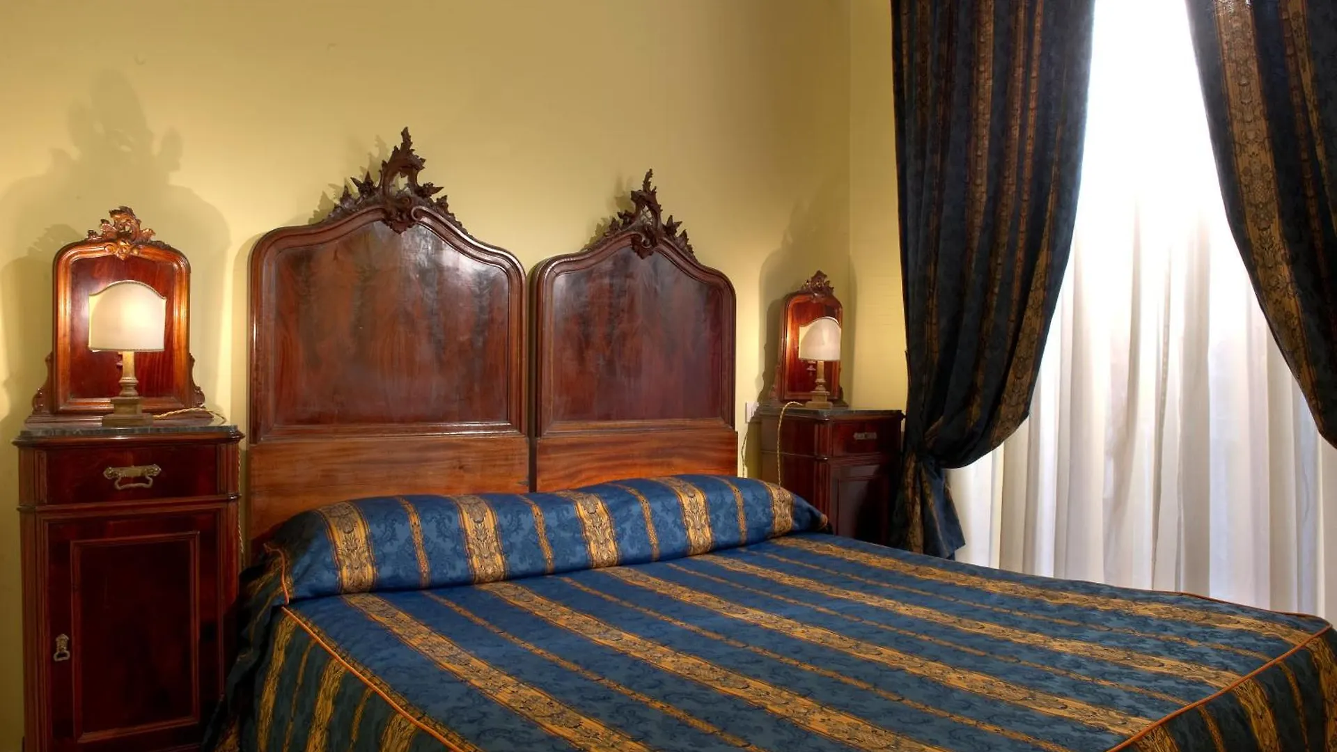 ***  Chiaja Hotel De Charme Naples Italie