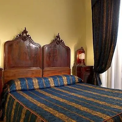 ***  Chiaja Hotel De Charme Naples Italie